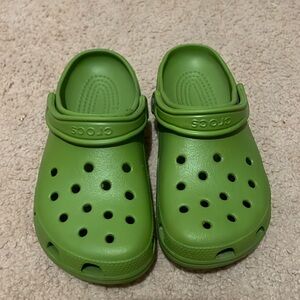 CROCS!